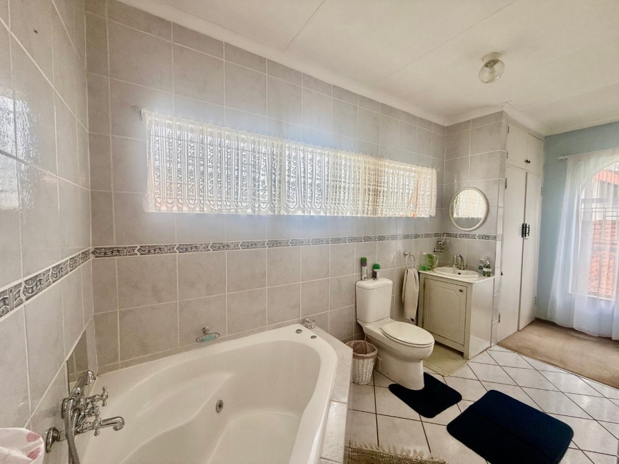 To Let 4 Bedroom Property for Rent in Schoemansville North West
